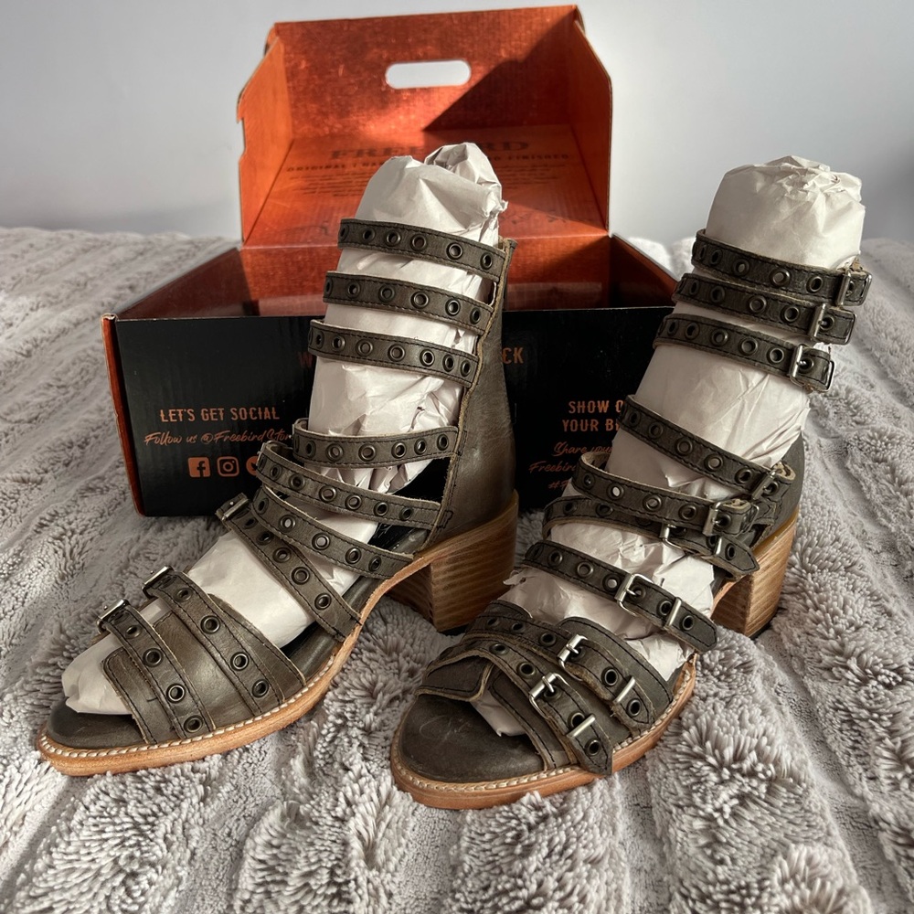 Handcrafted Black Gladiator Sandals - Picture 2 of 11